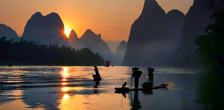 桂林象鼻山、伏波山、叠彩山、古东瀑布、大漓江、刘三姐大观园纯玩双飞四日游