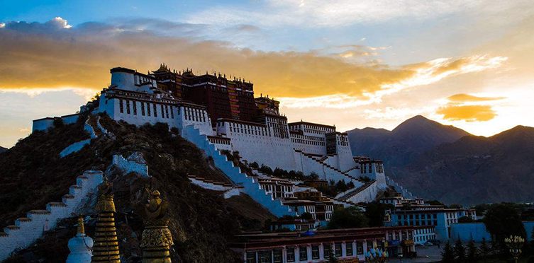 拉萨.林芝.桃花沟.鲁朗林海.雅鲁藏布大峡谷.苯日神山.措木及日.羊卓雍措.日喀则.扎什伦布寺双飞8天